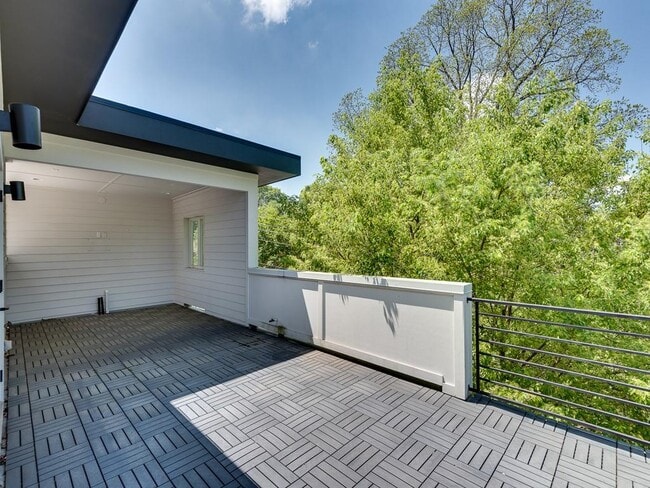 Building Photo - 520 Wabash Ave NE