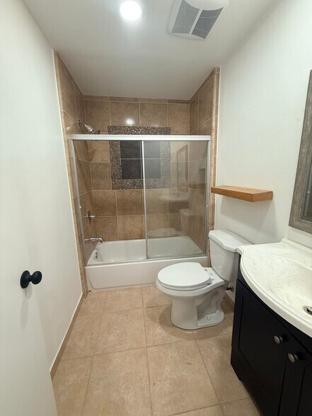 Building Photo - 9136 Clancey Ave