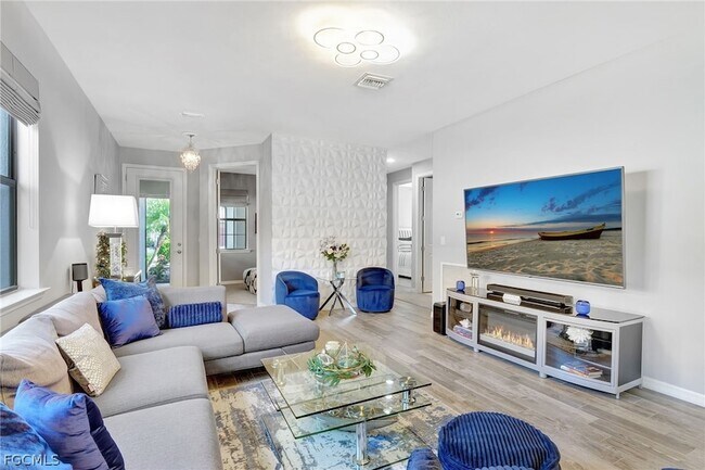 Building Photo - 10908 Clarendon St