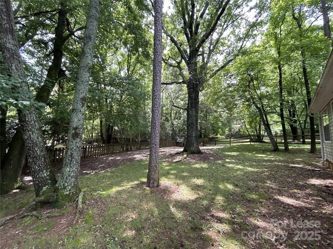 Building Photo - 6506 Doubletree Dr