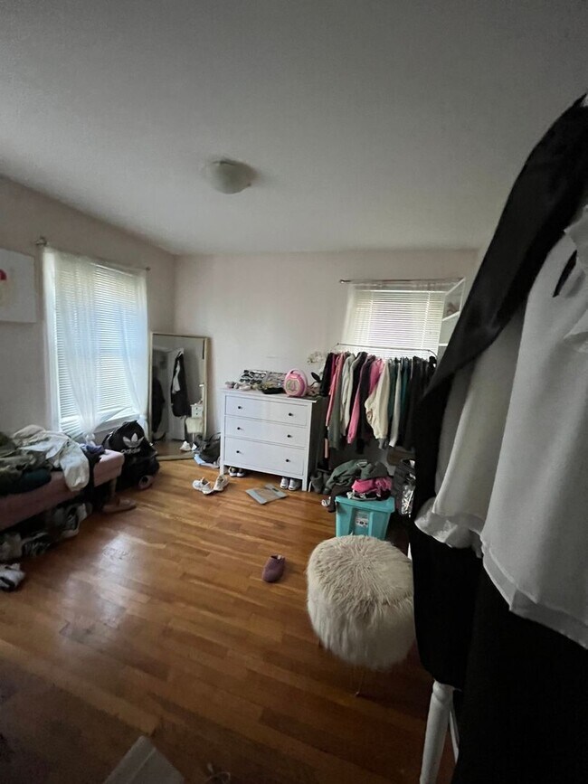 Building Photo - 10 Ashland St