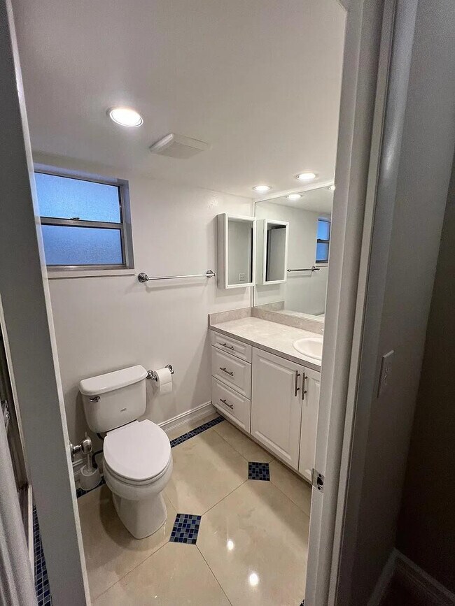 Building Photo - 403 NW 68th Ave