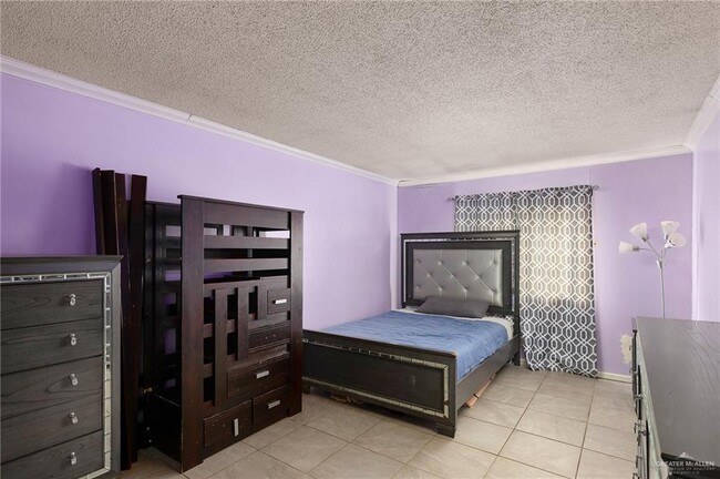 Building Photo - 10 Marinel Ln