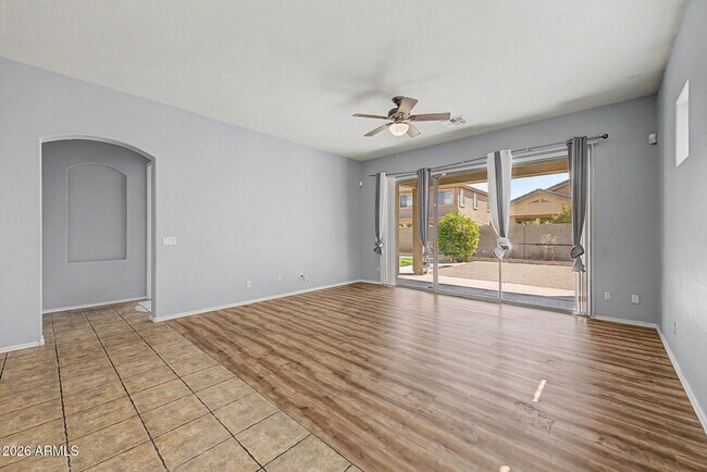 Building Photo - 7233 W Paradise Ln