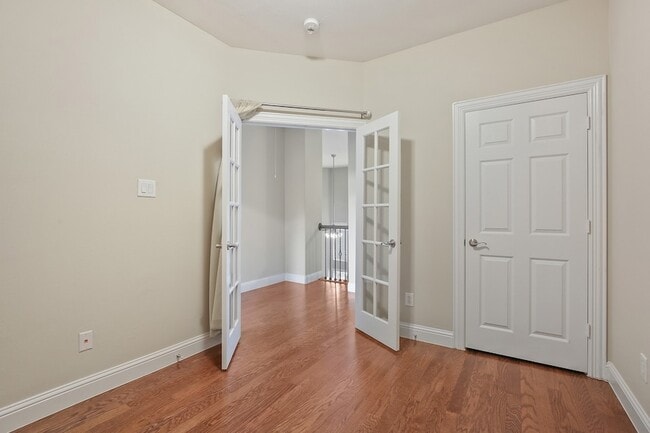 Building Photo - 5812 La Vista Dr