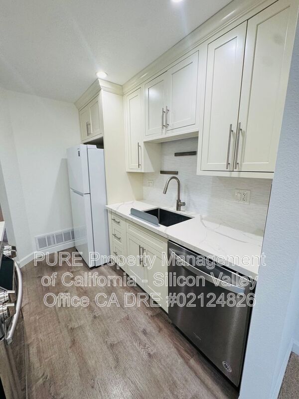 Building Photo - 2290 Sun Glory Ln