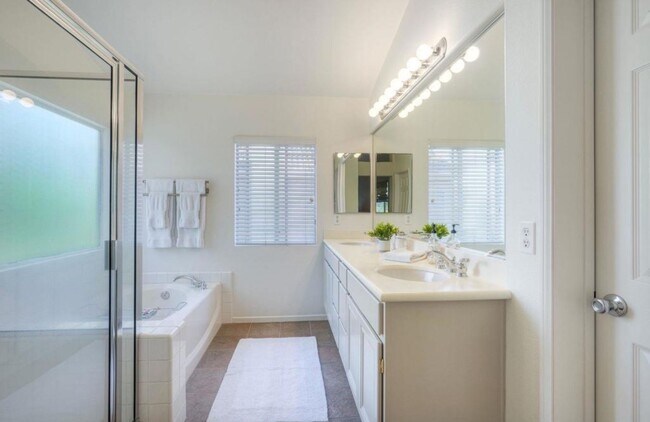 Building Photo - Homes Management - Carlsbad Home