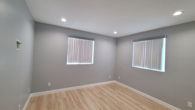 Building Photo - 84(142-144 1/2)