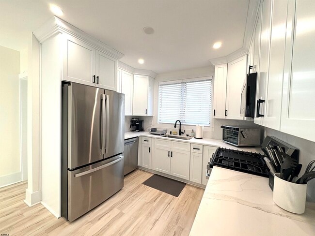 Building Photo - 6 N Jasper Ave