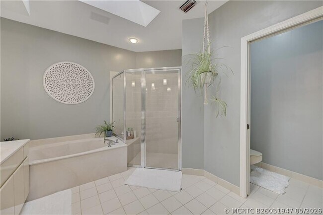 Building Photo - 8171 Hampton Wood Dr