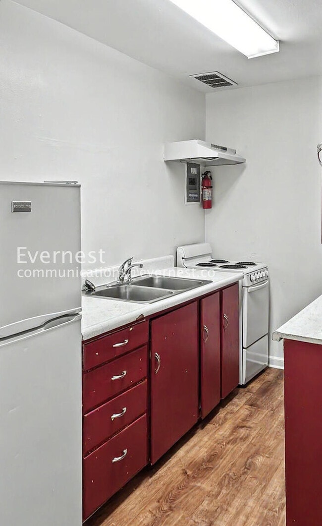 Building Photo - 135 Mathews St