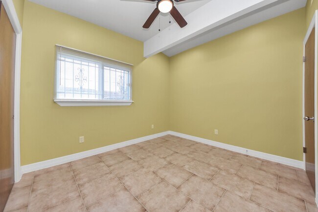 Building Photo - 5326 Heatherbrook Dr