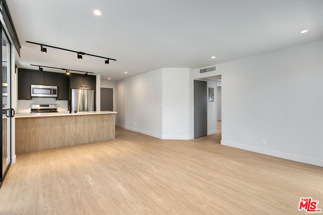 Building Photo - 3602 Dunn Dr