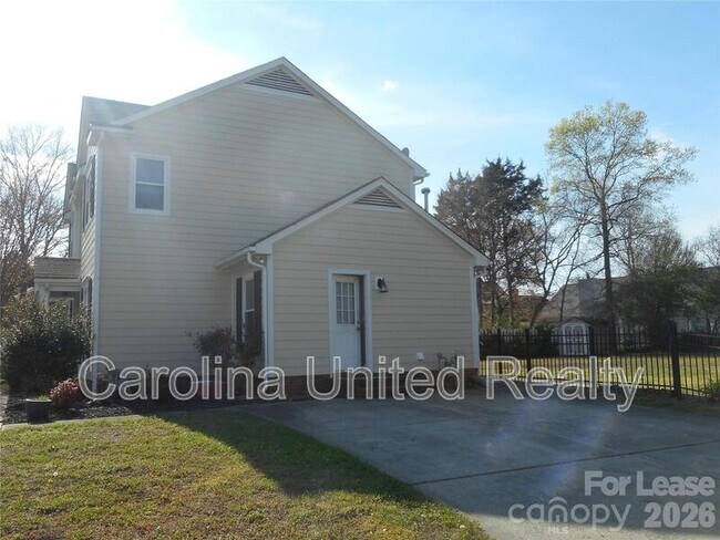 Building Photo - 8431 Leeper Dr