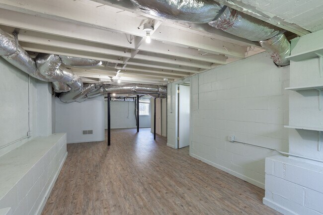 Building Photo - Charming Renovated Bungalow in Grove Park ...