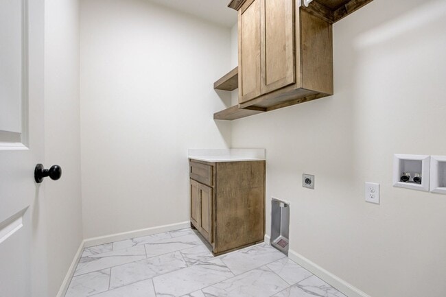 Building Photo - Brand New Home In Noble!