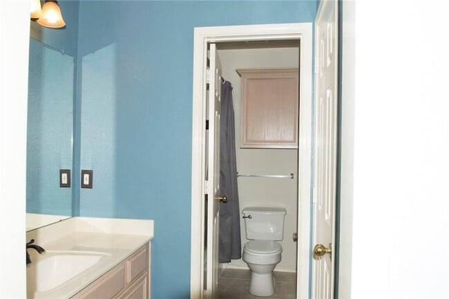 Building Photo - 2027 St Anne Dr