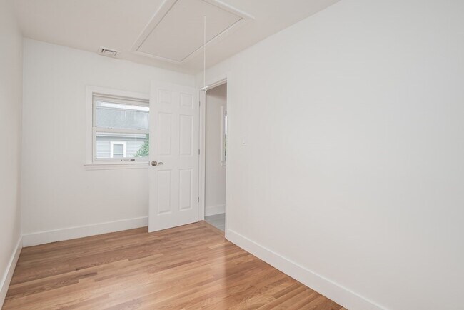 Building Photo - 92 Clinton Pl