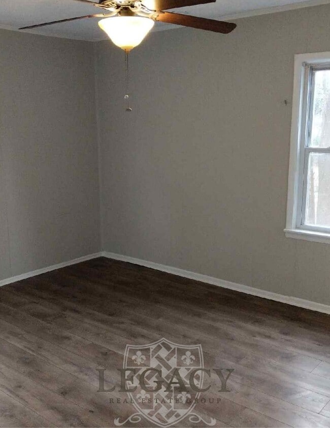 Building Photo - 1976 Loney Dr