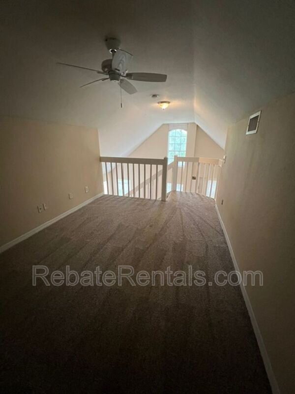 Building Photo - 13700 Richmond Park Dr N