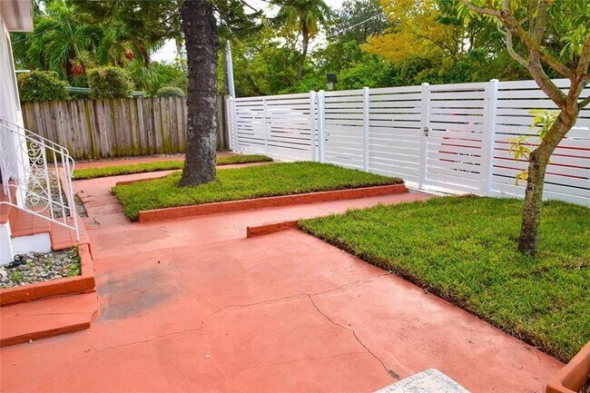 Building Photo - 5715 NW 6th Ave