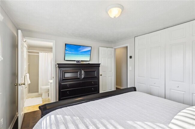 Building Photo - 10475 Willow Meadow Cir