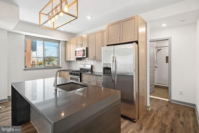 Building Photo - 411 W Berks St