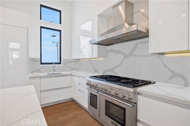 Building Photo - 332 Avenue E