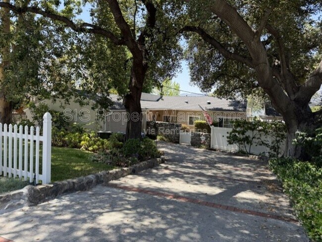 Building Photo - 3040 Orange Ave