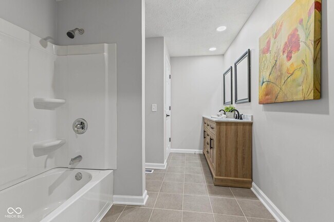 Building Photo - 111 W Southern Ave