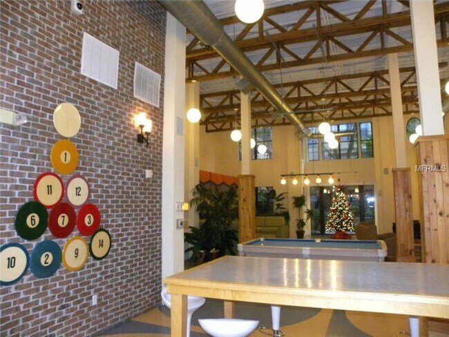 Building Photo - Beautiful 1/1 Pool View Condo x Rent @ Upt...