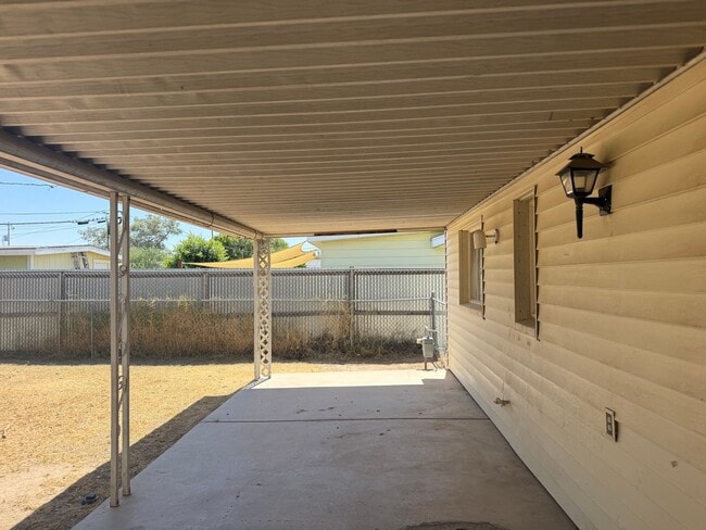 Building Photo - Charming 3-Bedroom Home Near Peaceful Retirement Area – No Age Restrictions!