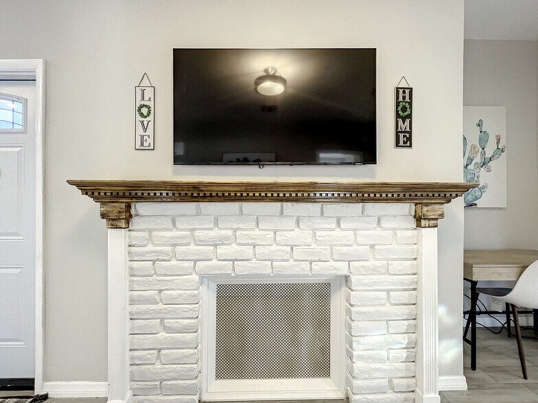 smart tv - 1500 Davie Blvd