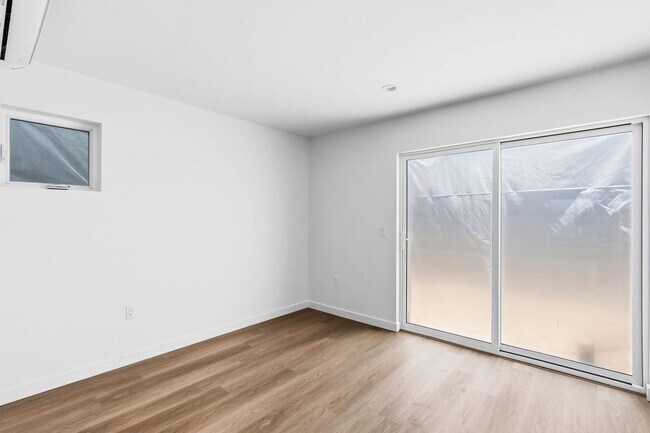 Building Photo - 6640 Valjean Ct