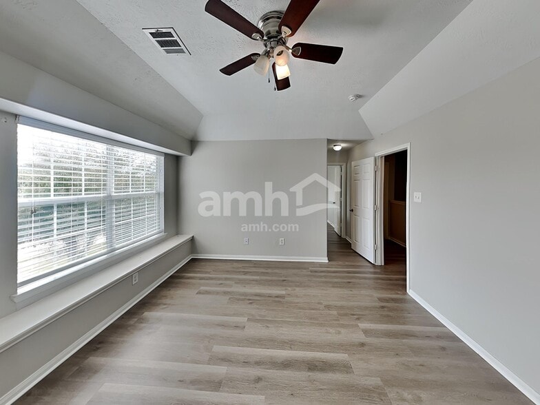 Building Photo - 13323 Ambrosa Dr