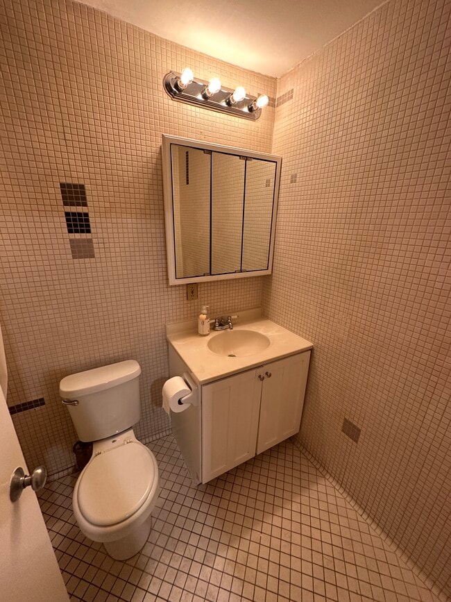 Building Photo - 2525 3rd Ave S