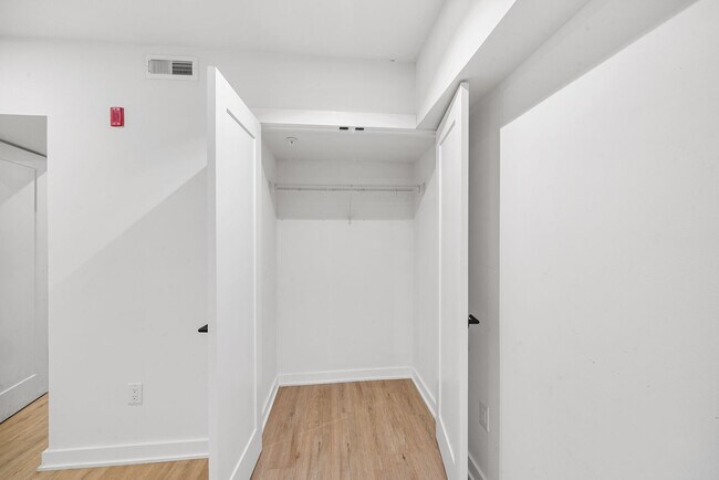 Building Photo - 933 N 29th St
