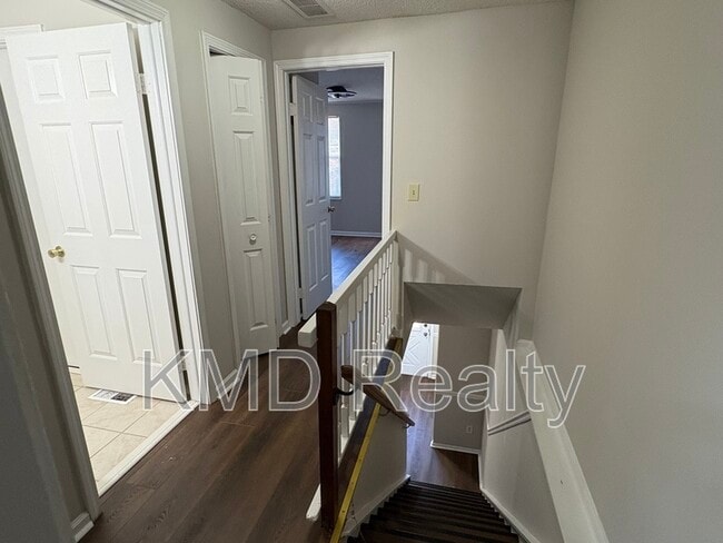 Building Photo - 9616 Vinca Cir