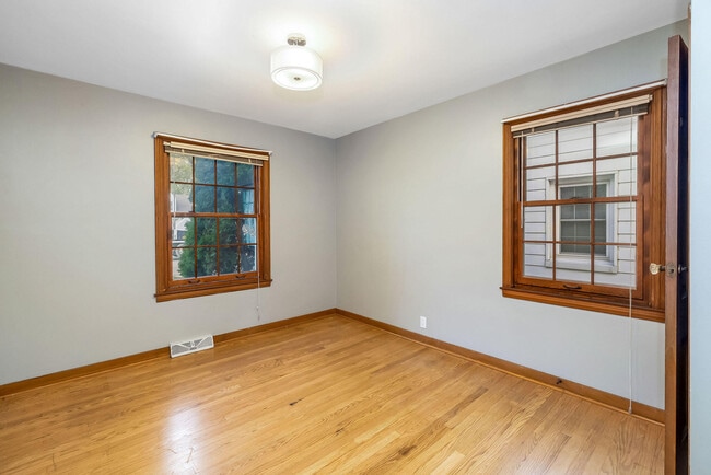 Building Photo - 4750 N Elkhart Ave