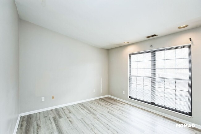 Building Photo - Charming 2BR Condo in Bellevue