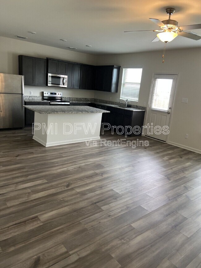 Building Photo - 640 Aqueduct Dr