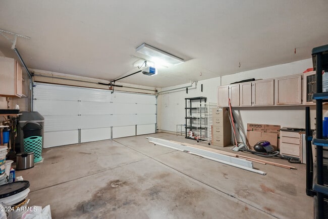 Building Photo - 1831 E La Jolla Dr