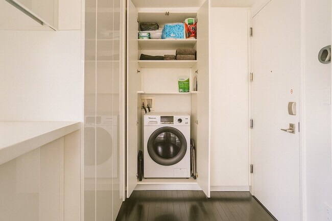 Building Photo - 76 Trinity Pl