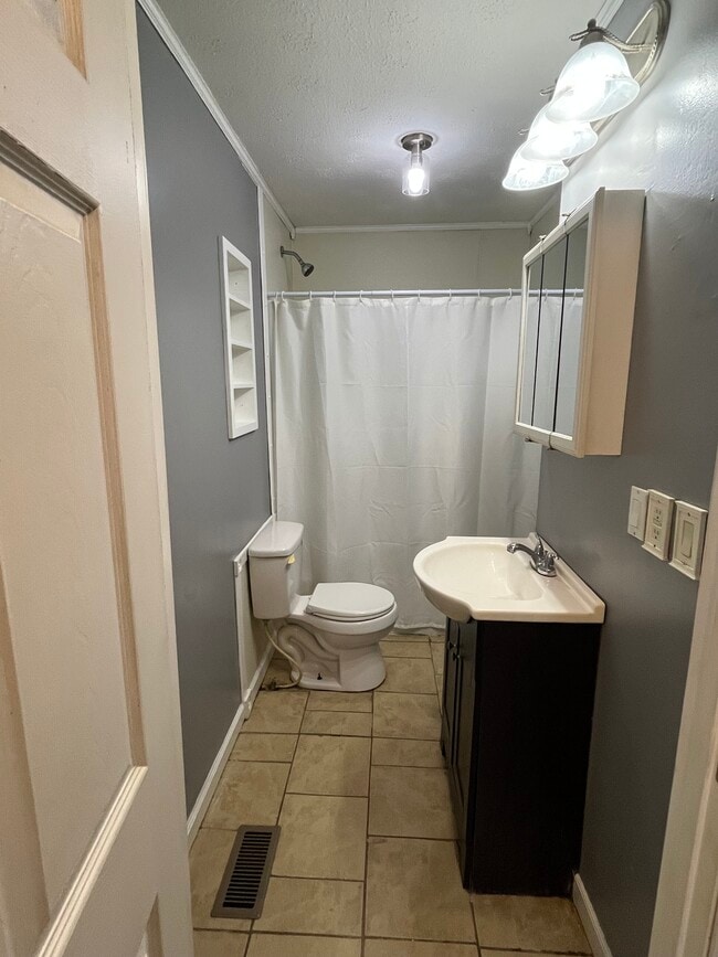 Building Photo - 109 Dalton St