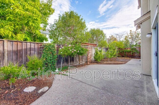Building Photo - 857 Markham Terrace