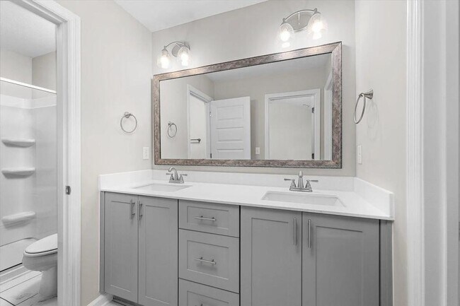 Building Photo - 1042 Linsmore Ave