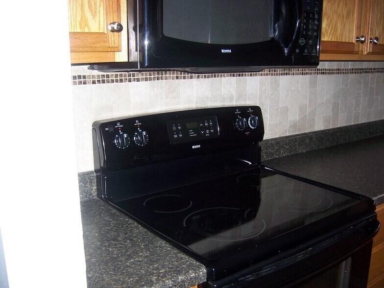 Building Photo - 25 Amato Dr