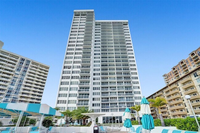 Building Photo - 3140 S Ocean Dr