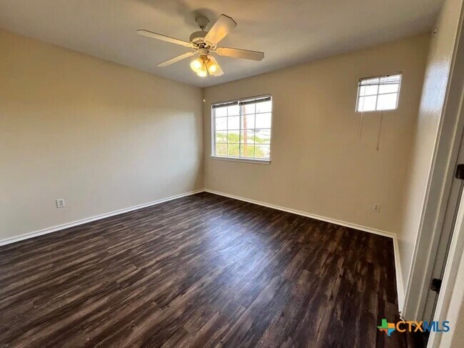 Building Photo - 939 Sagewood Trail