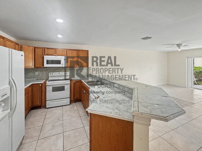 Building Photo - 772 Holmes Ave